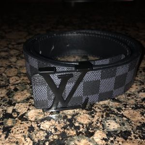 Louis Vuitton Men’s belt Size 32-34